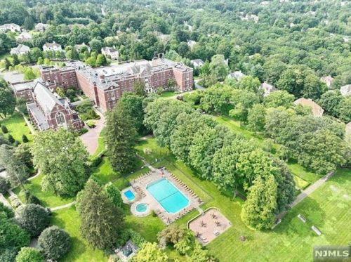 4202 Rio Vis Dr, Mahwah NJ 07430-4510 exterior