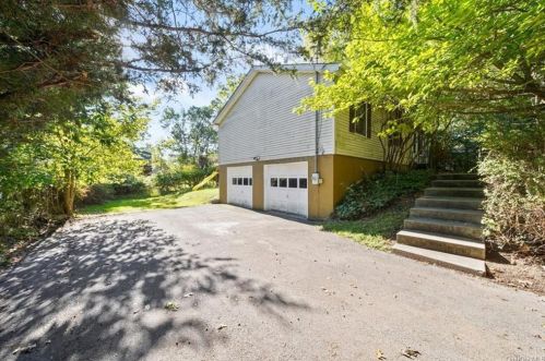 50 Park Cir Dr, Middletown NY 10940-2911 exterior