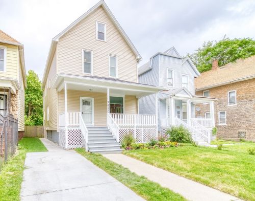 2610 76th St, Chicago, IL 60649-4204