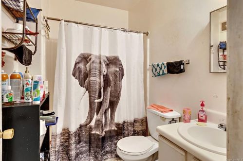 588 165th St, Bronx NY 10459-3273 exterior