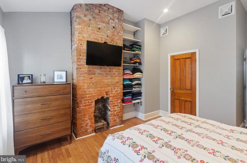 205 Carpenter St, Philadelphia PA 19146-2516 exterior