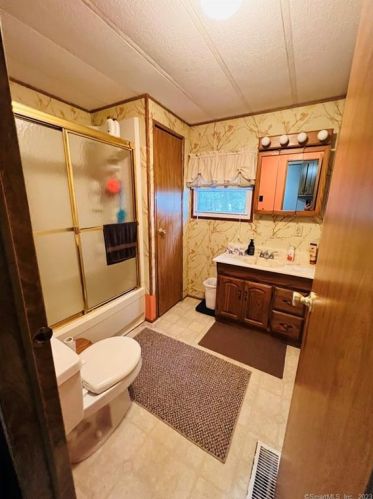 262 Shr Rd, Killingly CT 06241-1540 exterior