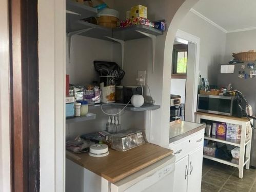 611 Chestnut St, Moon Twp PA 15108-1902 exterior