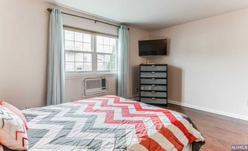 24 Un Ave, Nutley NJ 07110-3325 exterior