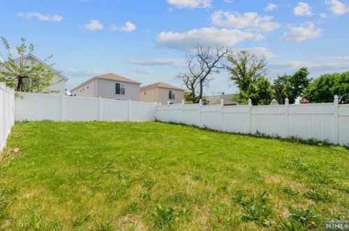 184 Hillside Ave, Newark NJ 07108-2412 exterior