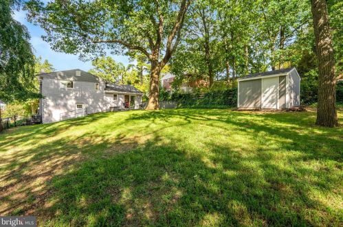 2809 James Dr, Alexandria VA  22303-1338 exterior