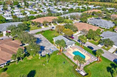 1736 Dove Tail Dr, Fort Pierce FL  34982-8015 exterior