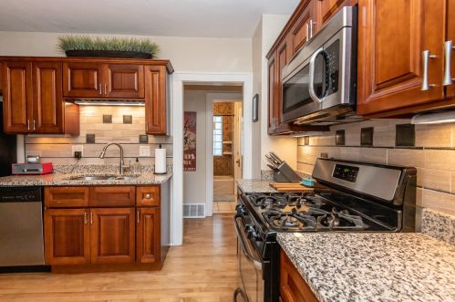 2905 Hackett Ave, Milwaukee WI 53211-3442 exterior