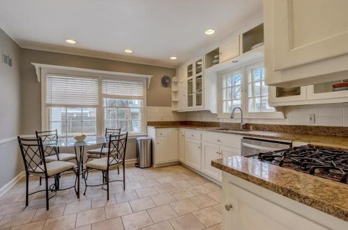 6405 Lk Dr, Milwaukee WI 53217-4229 exterior