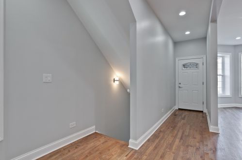 2453 Diversey Ave, Chicago, IL 60647-1940