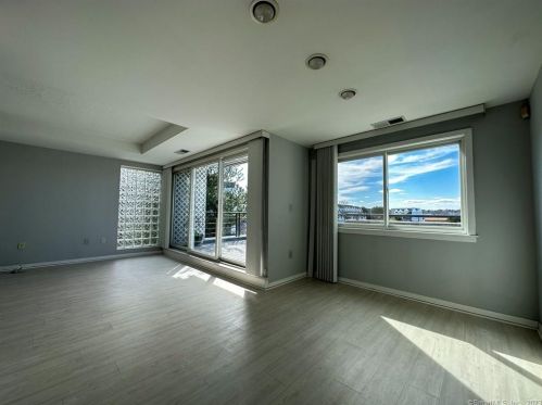 424 Popes Island Rd, Milford, CT 06461-1751