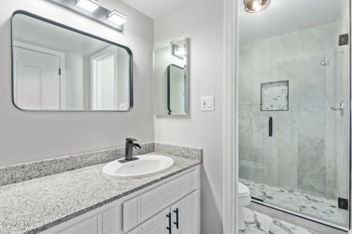 10838 38 St, Phoenix AZ 85018-5830 exterior