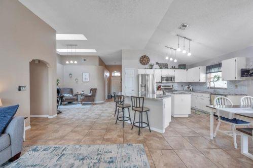 9616 Long Meadow Dr, Tampa FL  33615-1236 exterior