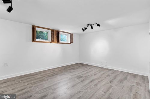 618 Wayne Ave, Silver Spring MD  20910-5556 exterior