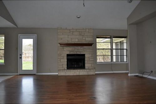 8208 Farmington Ct, Austin, TX 78736-1744