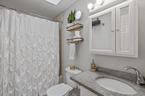 18 Great Fls Dr, Concord NH 03303-1594 exterior