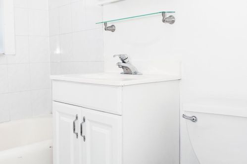 3823 Greenview Ave, Chicago IL 60613-2757 exterior