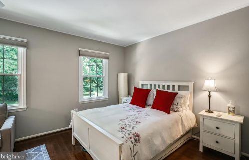 7707 Heatherton Ln, Rockville MD  20854-3212 exterior