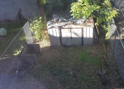 1429 Hicks St, Bronx NY 10469-1729 exterior