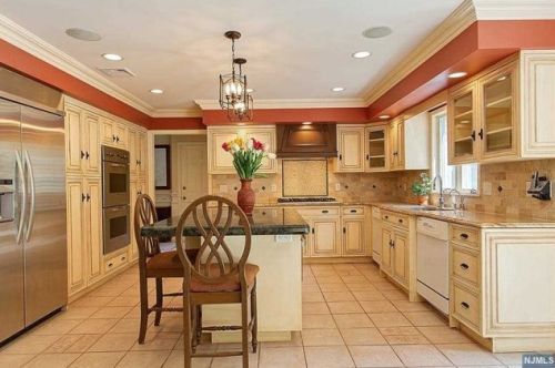 36 Saddle River Rd, Upper Saddle River NJ  07458-3205 exterior