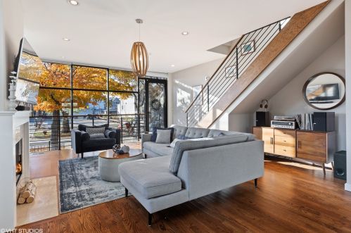 4015 Drake Ave, Chicago, IL 60618-2219