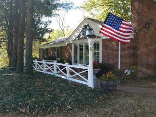 2 Hawthorne Est, Saint Louis MO  63131-3029 exterior