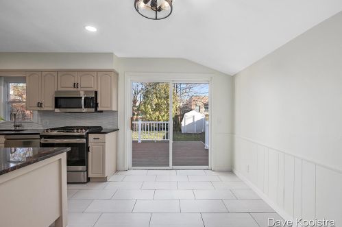 1154 Lakeside Dr, Grand Rapids MI 49503-3812 exterior