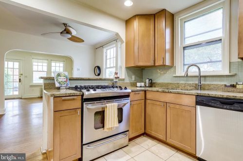 1801 Commonwealth Ave, Alexandria VA 22301-1403 exterior