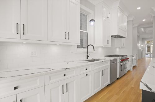 1323 Nelson St, Chicago IL 60657-3103 exterior