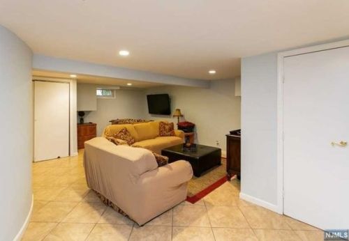 86 Lexington Ave, Cresskill NJ  07626-1216 exterior