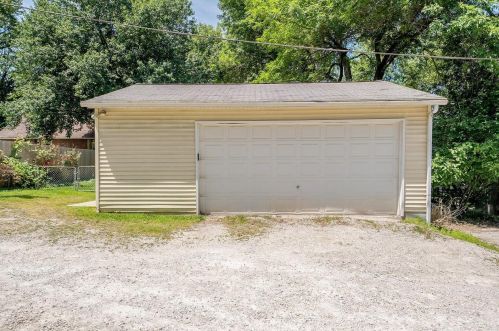 744 Laclede Sta Rd, Saint Louis MO 63117-2048 exterior