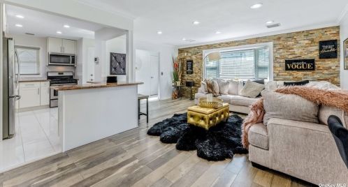 59 Avondale St, Valley Stream NY 11581-1801 exterior