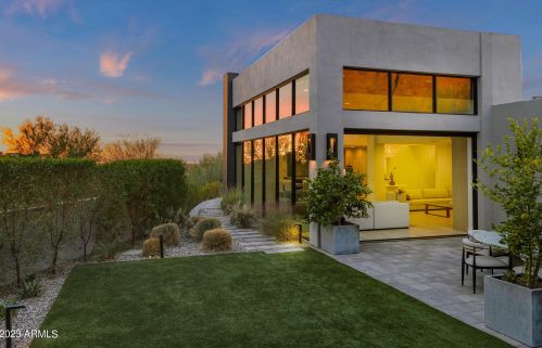 5841 Echo Canyon Cir, Phoenix AZ 85018-1243 exterior