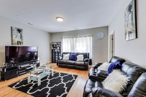 4236 Champlain Ave, Chicago IL  60653-2924 exterior