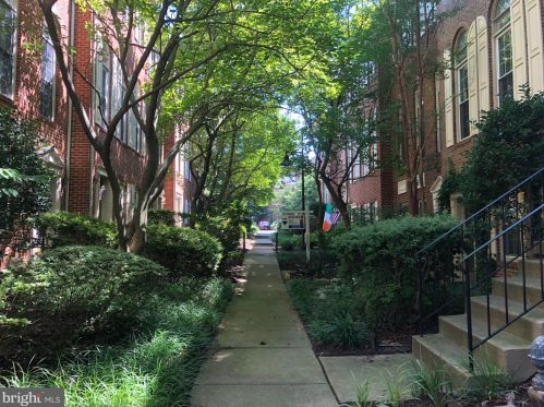 2454 Garnett Dr, Alexandria VA  22311-4908 exterior