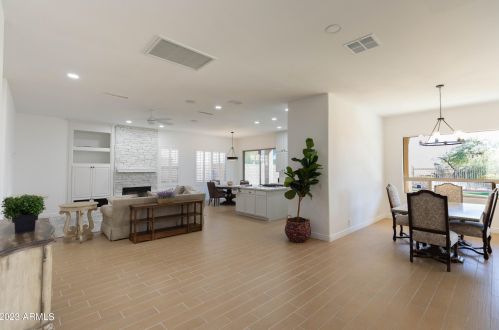 22037 55th St, Phoenix AZ  85054-7151 exterior