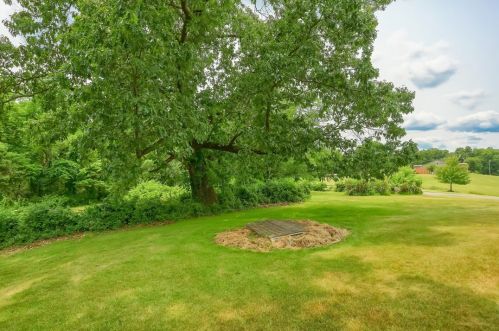 5714 Montour Rd, Gibsonia PA 15044-8113 exterior