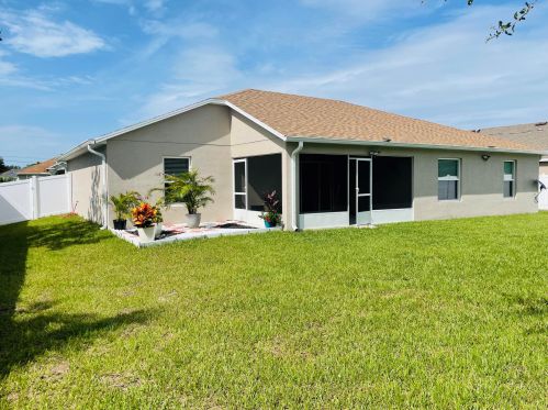 112 Ridgecrest Dr, Fort Pierce FL  34953-5449 exterior