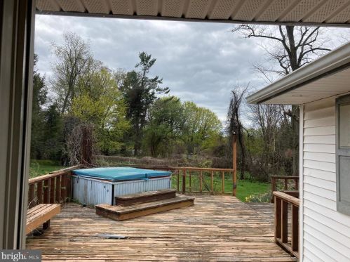 1172 Laurel Ln, Huntingdon Valley PA 19006-3216 exterior