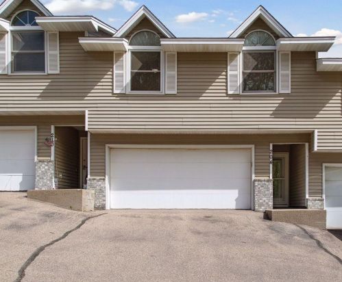 204 Ridgewood Dr, Chaska MN 55318 exterior