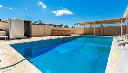 8301 28th Dr, Phoenix AZ 85051-8464 exterior