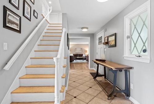 8 Carleton Dr, Pittsburgh, PA 15243-1314