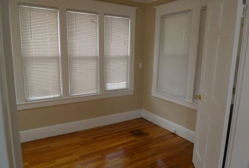 202 Dunmoreland St, Springfield MA 01109-3219 exterior