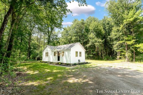 174 Pontaluna Rd, Meskegon, MI 49444-9744