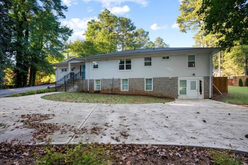 1841 Gainsborough Dr, Atlanta GA  30341-1013 exterior