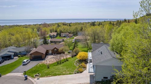 1515 42nd Ave, Duluth MN 55804-2127 exterior