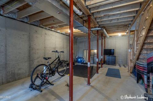 836 Sigsbee St, Grand Rapids MI 49506-2539 exterior