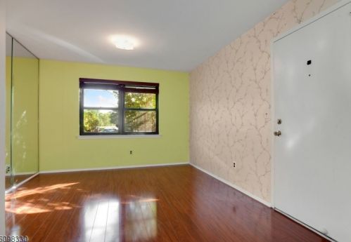 1944 Raspberry Ct, Edison NJ 08817-2744 exterior