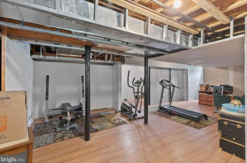 33 Bunting Brg Rd, Cookstown NJ 08511-1106 exterior