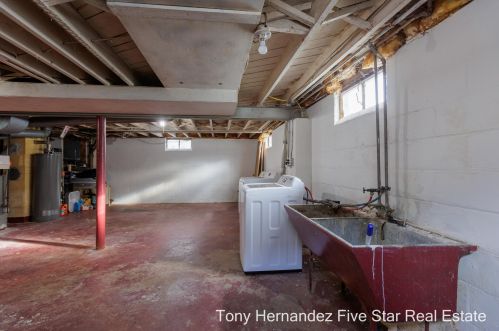 977 Southern Ave, Meskegon MI  49441-2236 exterior